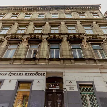 Dob 2br Ac Apartment Budapest